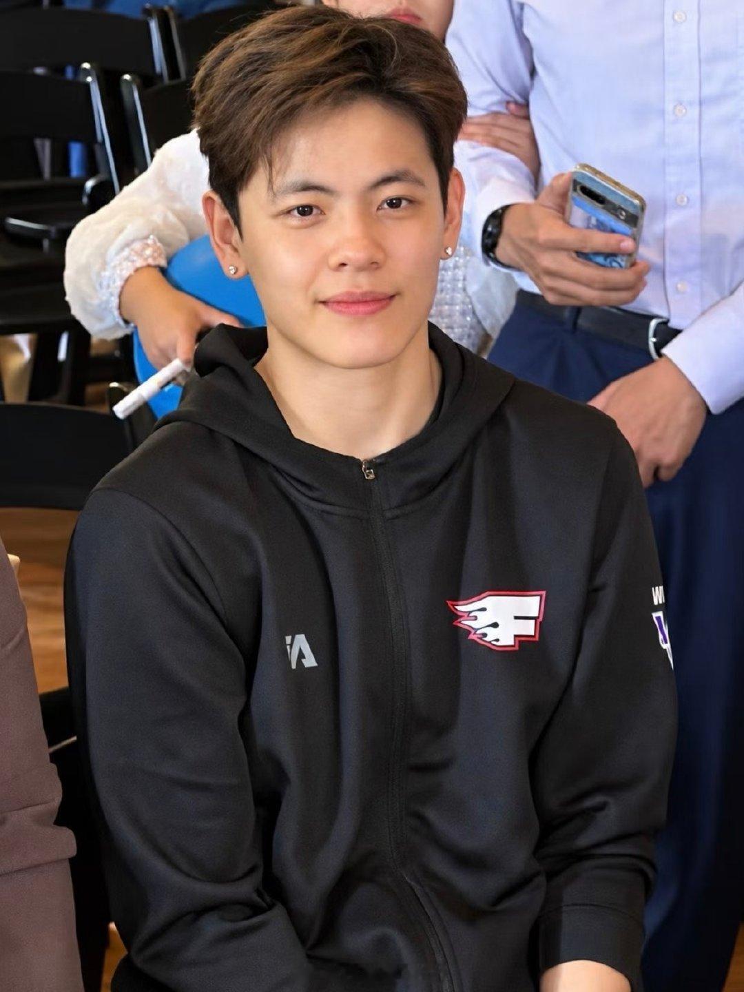 #杨舒予[超话]# 晚安💤
仪态管理第一名🥇
期待10号首秀
#杨舒予##杨舒予晚安##牧ysy日记# ​
