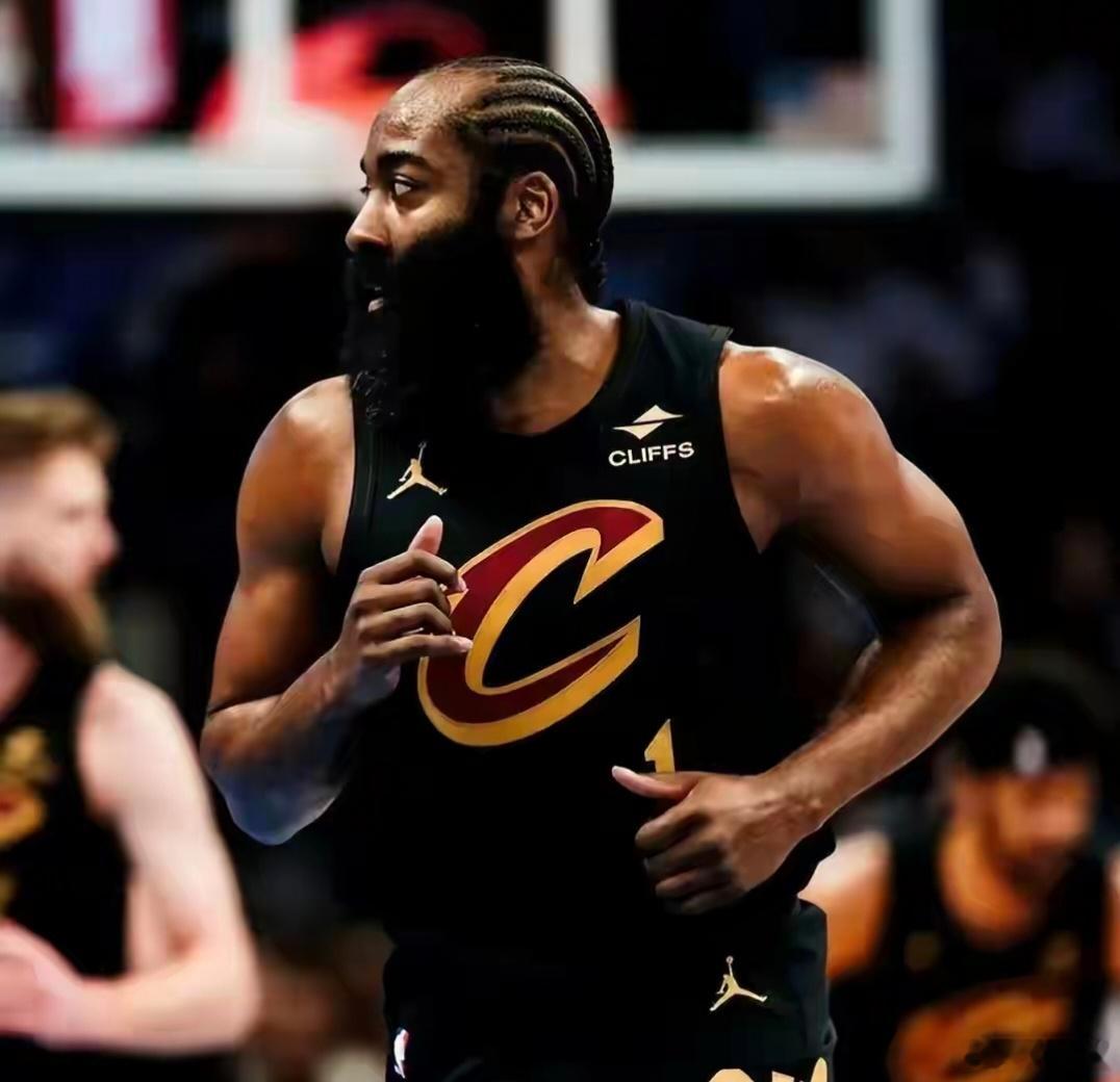 NBA哈登跳出价值4230万球员选项，看似放弃高薪，实则这份合同仅有1...