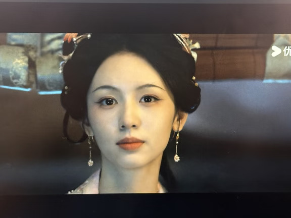 周也真是美到像鬼了