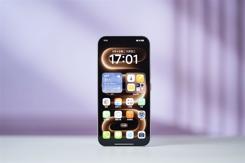 最近各家新机扎堆轮番登场，回过头再看K100 Pro Max，越对比越觉得越有性价比。
185Hz高刷直屏、9070mAh大容量电池，还有Bose三扬声器、大尺寸振动马达，整套硬件配置摆在同档位里很亮眼，8e5的性能底子也够用。

不少人之前还纠结它的定价，现在再来看一下它的价格，16+512版本国补后到手4999，性价比 ​