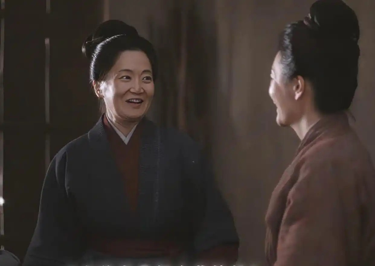 央视《兰香如故》告诉我们，当女配过于惊艳时，女主可以打酱油了，而李梦明明长了一张“大女主”的脸，却总爱演被“疯批”的角色，太扯了 ​