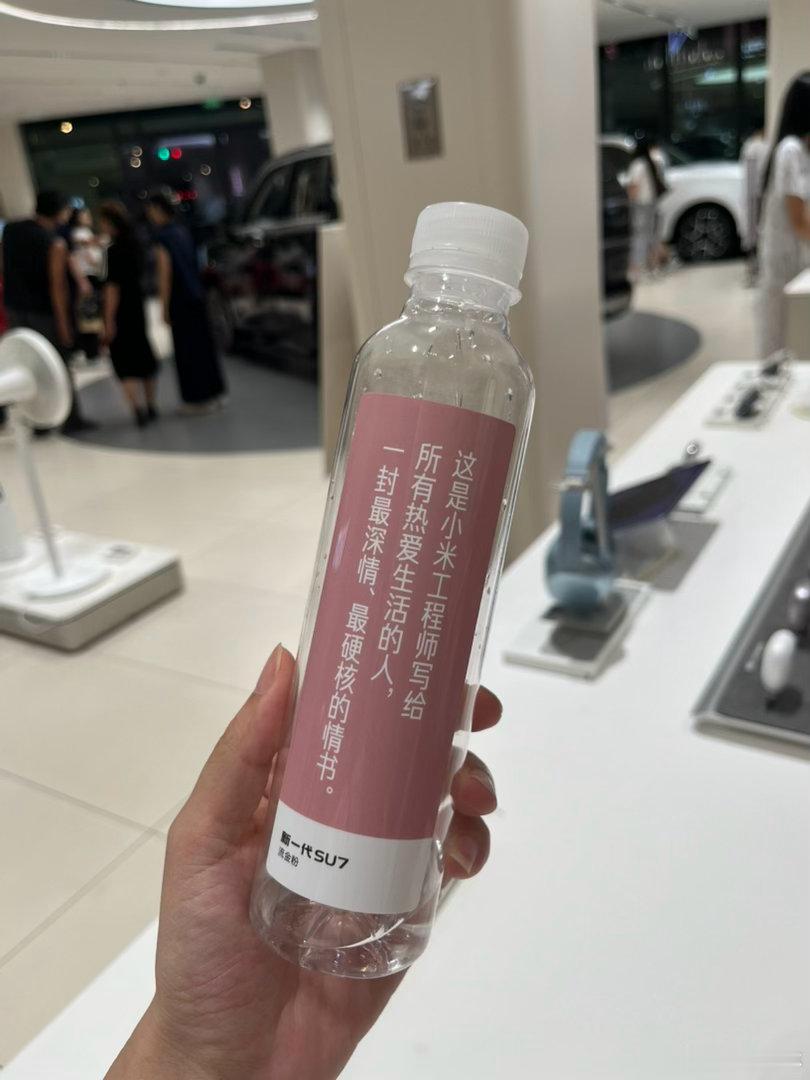#四界集体回应余承东#四界表忠心的时候来了[打call]，不离不弃永相随～

     挺有趣儿的 ​