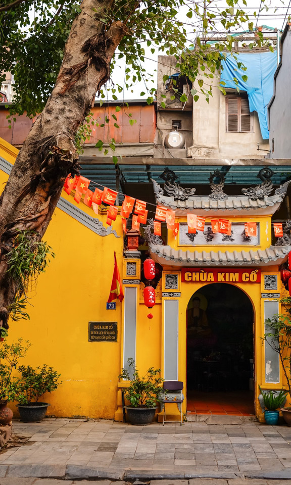 嘈杂·尾气·雾霾·河粉·咖啡·斗笠·红旗