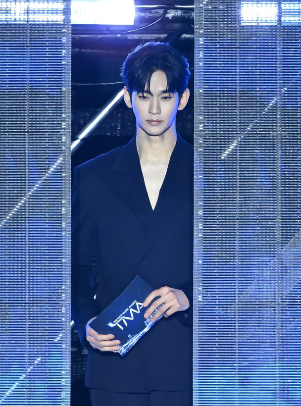 简直就是撕漫男😍😍😍~