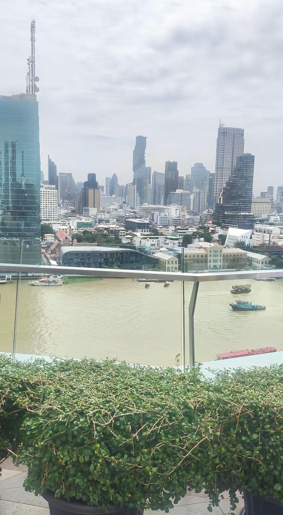 曼谷回来的第二天，戒断反应来的猝不及防😭😭不是走不出来，而是自愿将一部分自己，永远留在了那个共鸣的时空里😭😭😭😭@郝熠然咱们下次再见泰国🇹🇭曼谷
