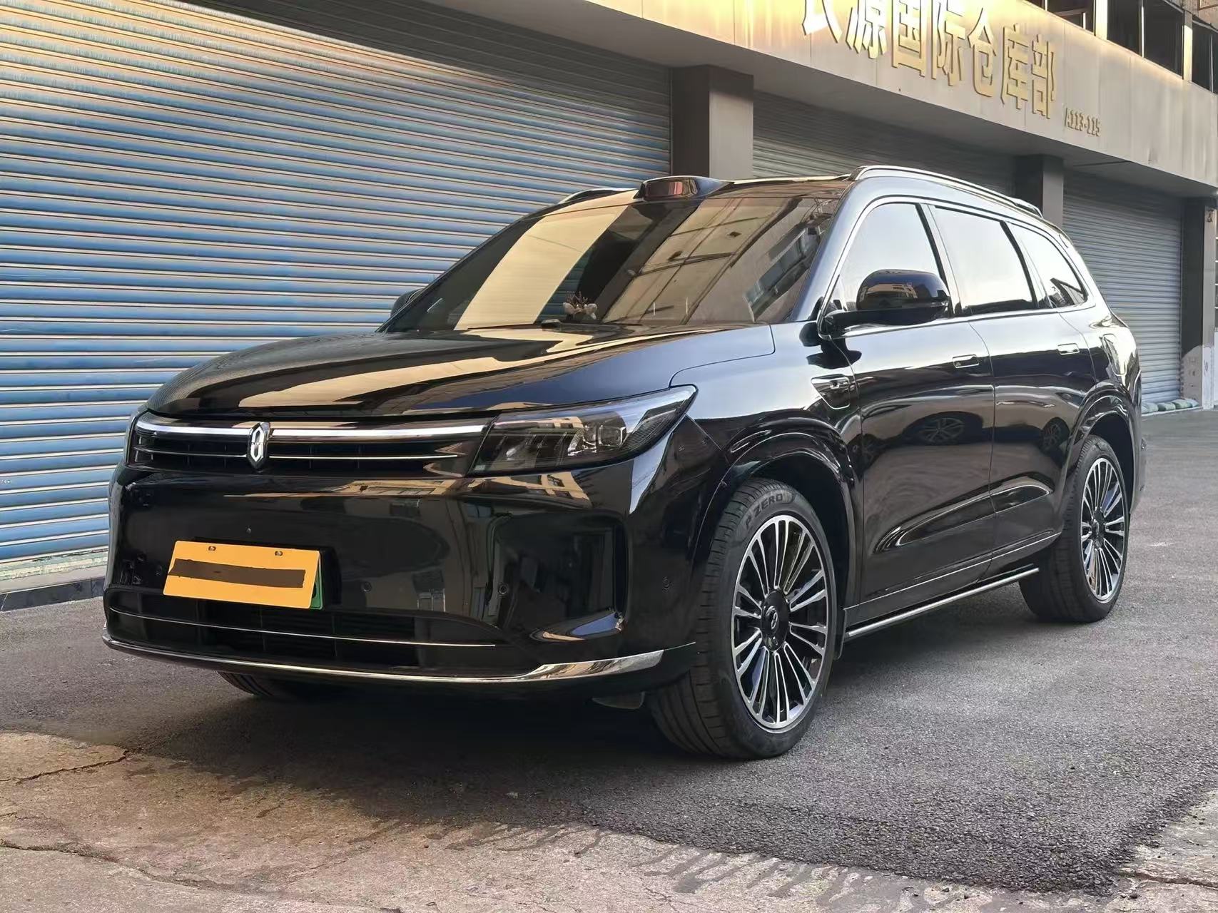 问界M7，市场销量已经证明它的实力，拥有庞大用户群体。但热度高，也意味着所有人都盯着，一点点不足就会被放大。后续迭代不能躺平，维持产品水准，持续优化细节，才能不辜负市场给到的高热度。【来自懂车帝车友圈】