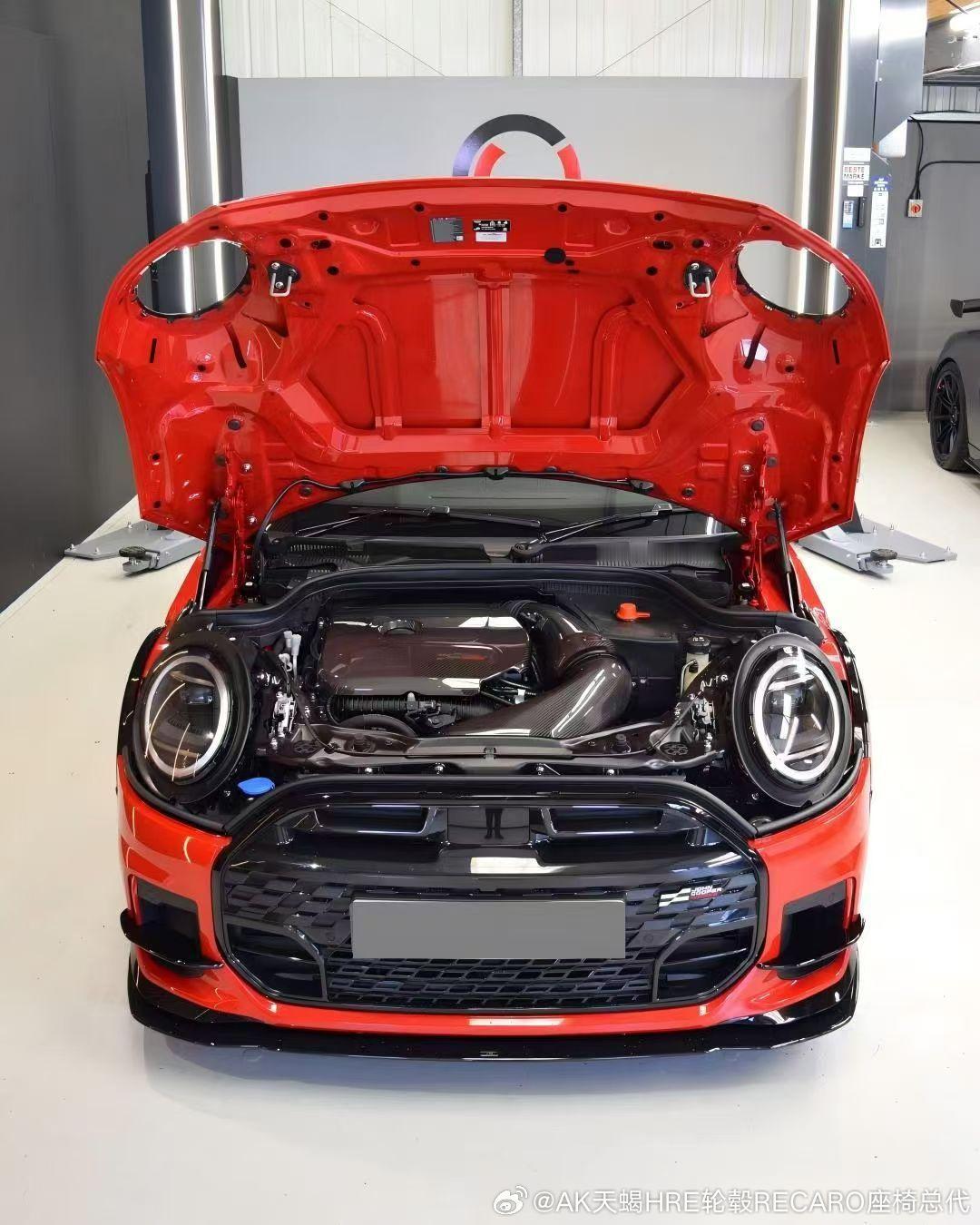 F6X MINI Cooper S / JCW・Eventuri 碳纤维进气升级
解锁 B48 小钢炮的畅快呼吸
全密封冷进气
系统降低进气阻力｜涡轮起压更快
隔绝机舱高温，告别激烈驾驶热衰减#改装##汽车改装资讯##汽车改装##改装车# ​