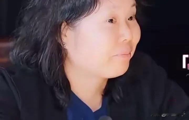 谁还说张家齐妈妈不是NPD，她非常非常典型好吗？
NPD最典型特征就是双标，NPD非常典型的一大特点就是严重双标
具体表现如下：
自己犯错：找一堆借口，是环境、别人造成的，自己无辜，不能被指责；
别人犯错：无限放大，抓住一点反复批判、否定人格。
自己可以随意发脾气、言语打压你；你但凡表达不满，就是不