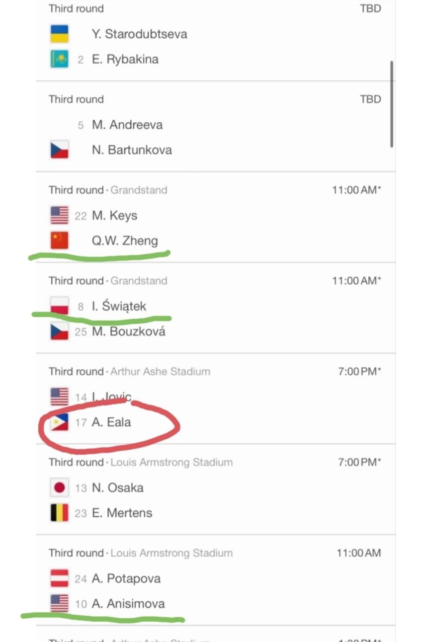 美网这波场地安排，就是把人气写脸上，成绩和排名全成废纸。
伊艾拉连三场不是中心场就是二号场，新科法网冠军安德烈耶娃呢？直接被扔进17号球场——那可是郑钦文亲口说过的“最偏最冷”的角落。世界第二莱巴金娜更惨，前两场全在外围三号场，球迷刷遍官网才扒出她第三轮又被塞进大看台球场。
这不是随机抽签，是明晃晃