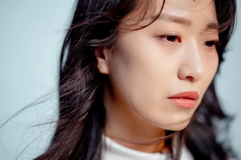 昨天同事目睹一起车祸，回来义愤填膺给我讲述当时的情况。 一个小姑娘骑着...