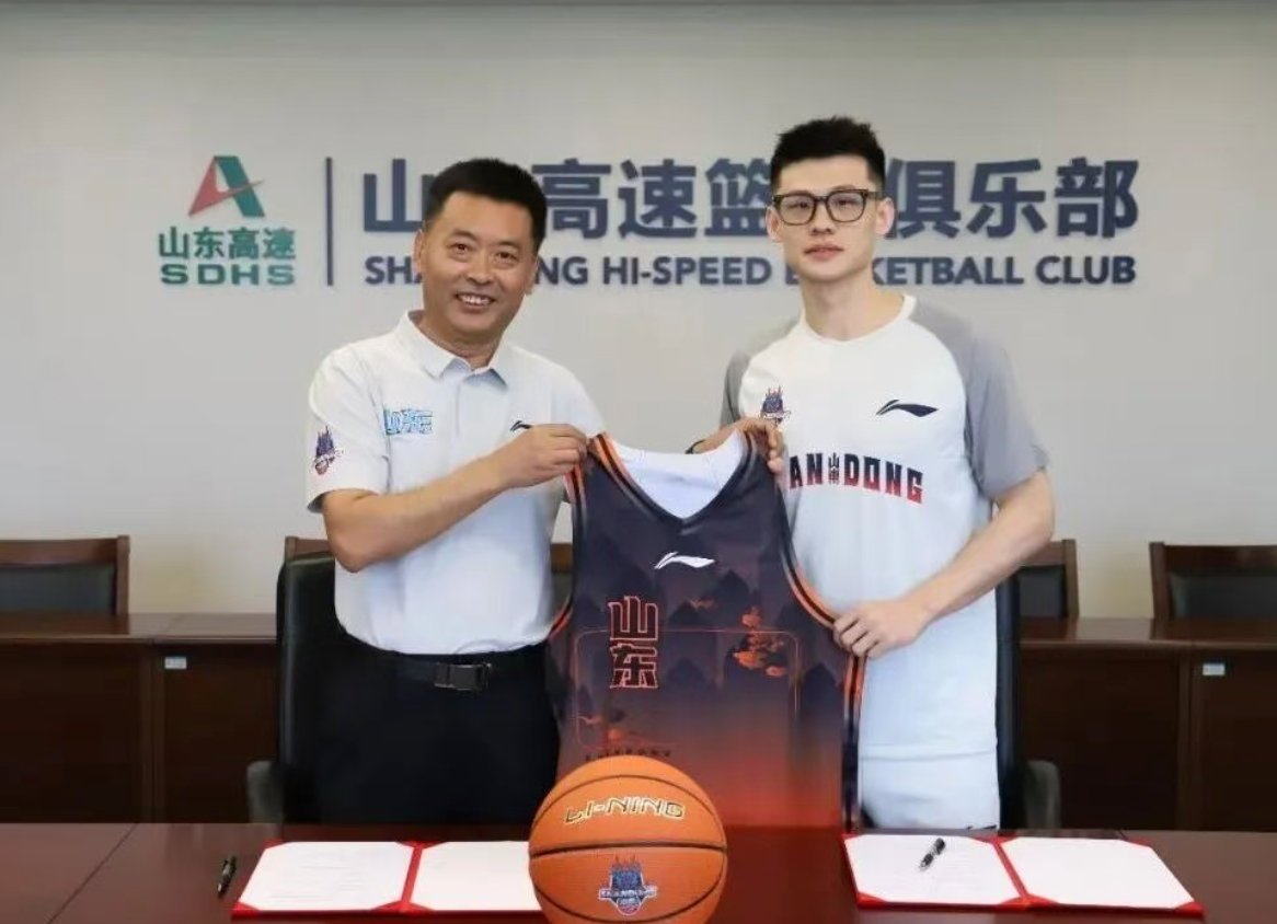 [超话] 游子归鲁！山东男篮官宣，从潍坊走出的优秀本土后卫王岚嵚，将身...