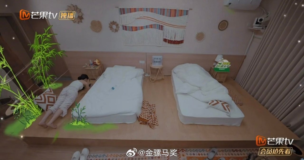 一起床就平板支撑动起来，常年坚持有氧训练，绝佳身材全靠自身努力锻炼得...