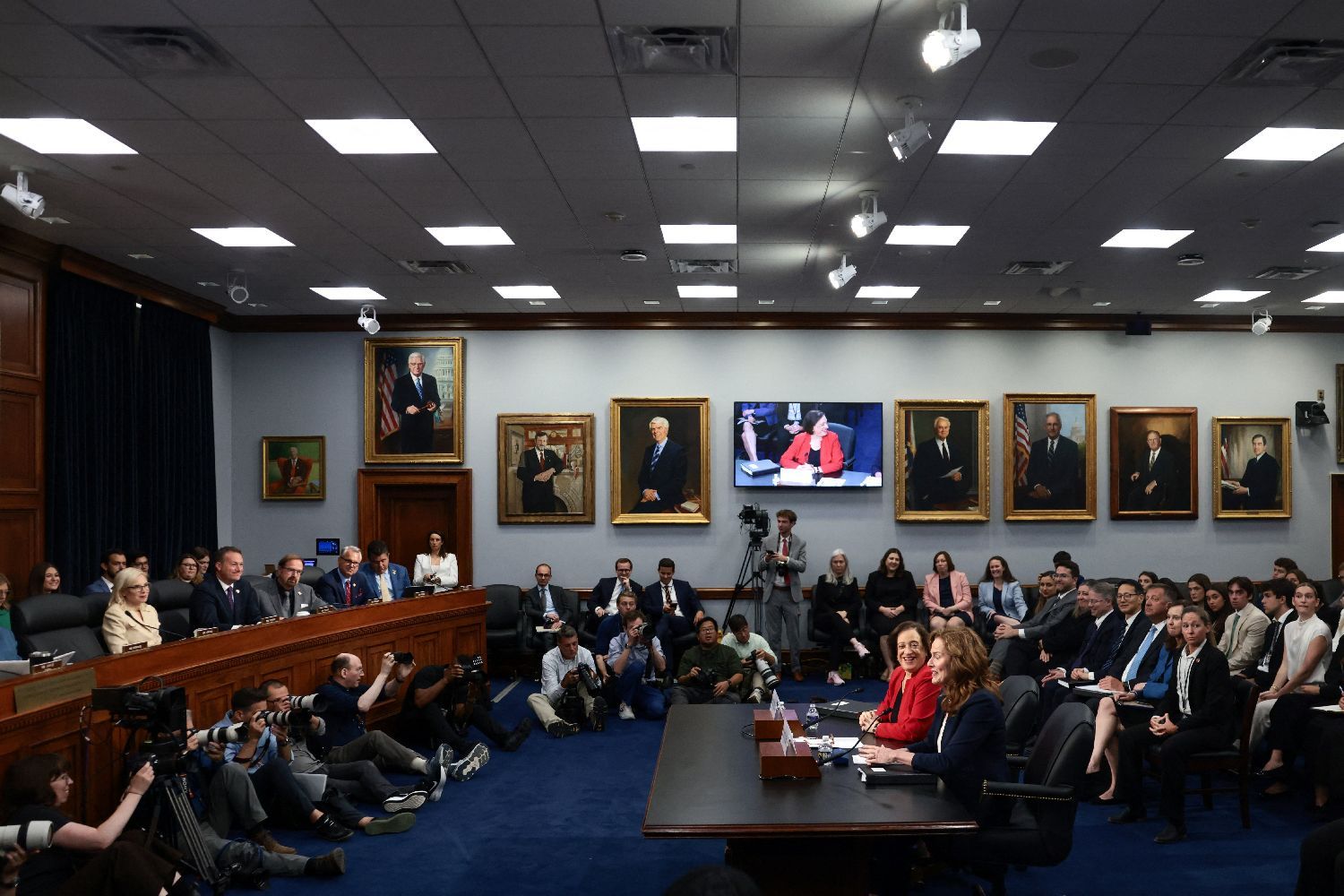 【最高法院大法官齐声示警司法威胁升级】美国联邦最高法院（U.S.Sup...