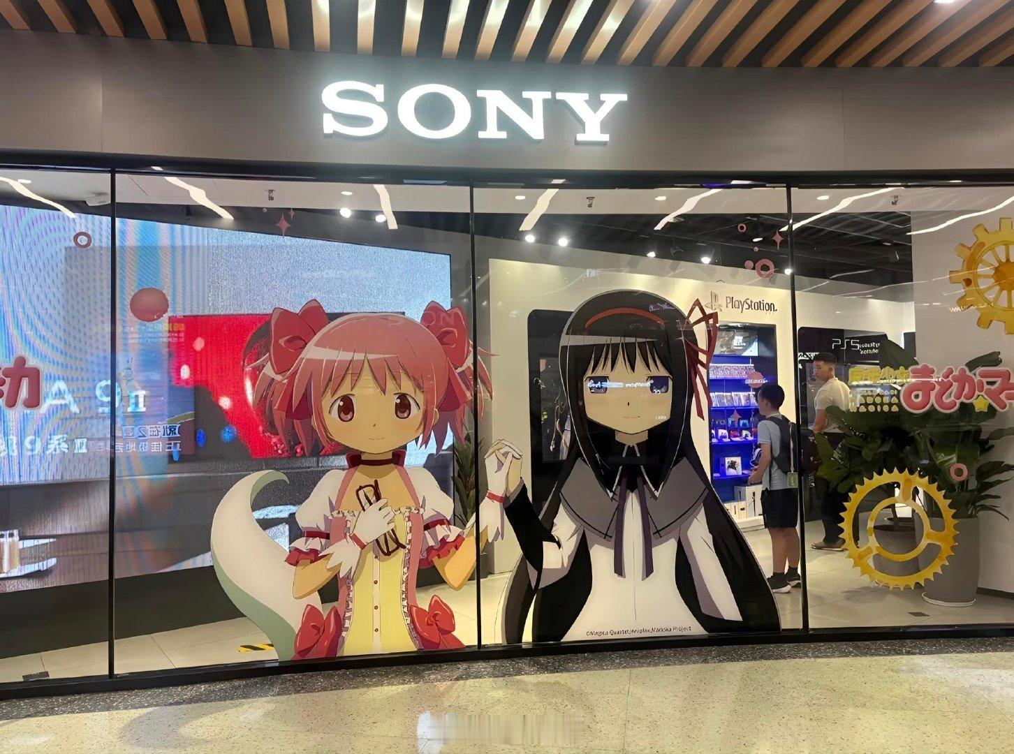 每进店一次，她们就要分开一回 ​