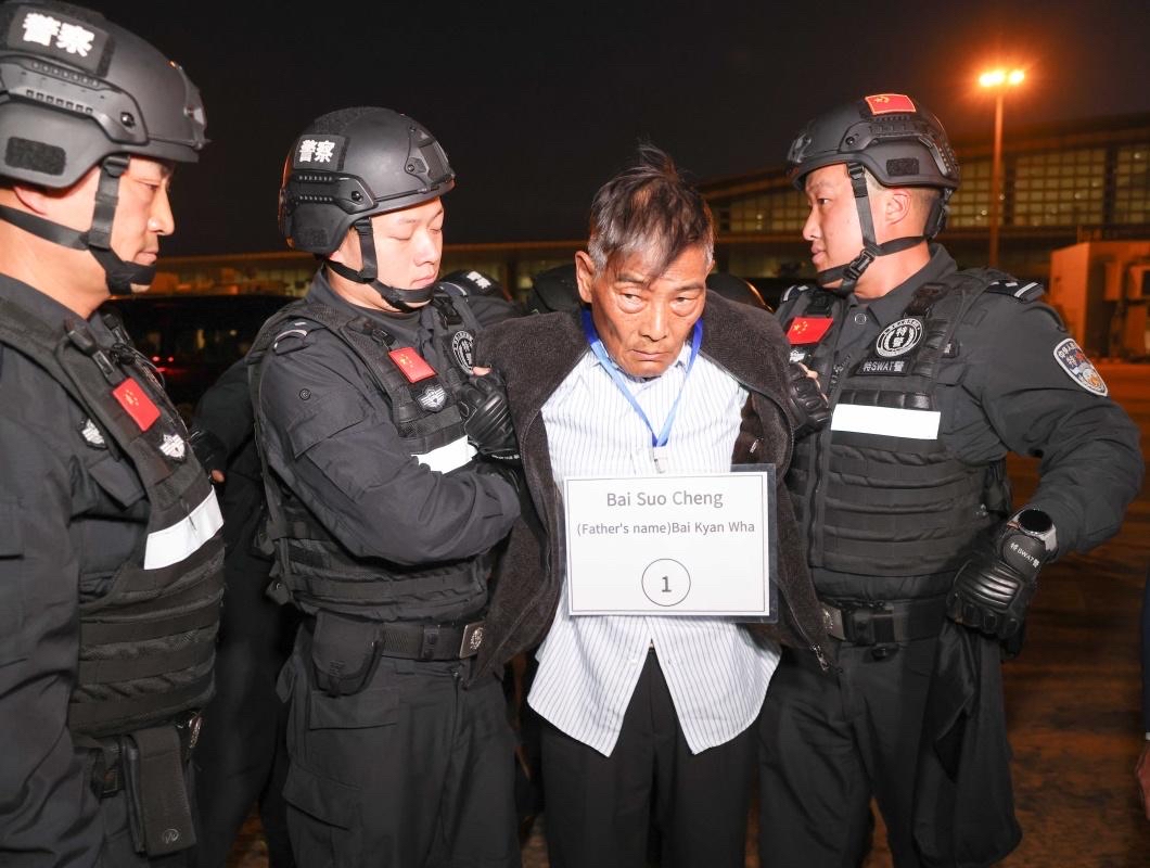 三次约见都没能让他们收手，缅北“四大家族”为何走到今天这一步？

2023年，中方工作组曾三次约见果敢“四大家族”代表，要求他们无条件清除电信网络诈骗。

可他们并没有真正停下来。

10月5日央视播出的纪录片《缅北电诈覆灭纪实》，披露了这段鲜为人知的过程，也让很多人第一次看清：这场跨境电诈犯罪的覆