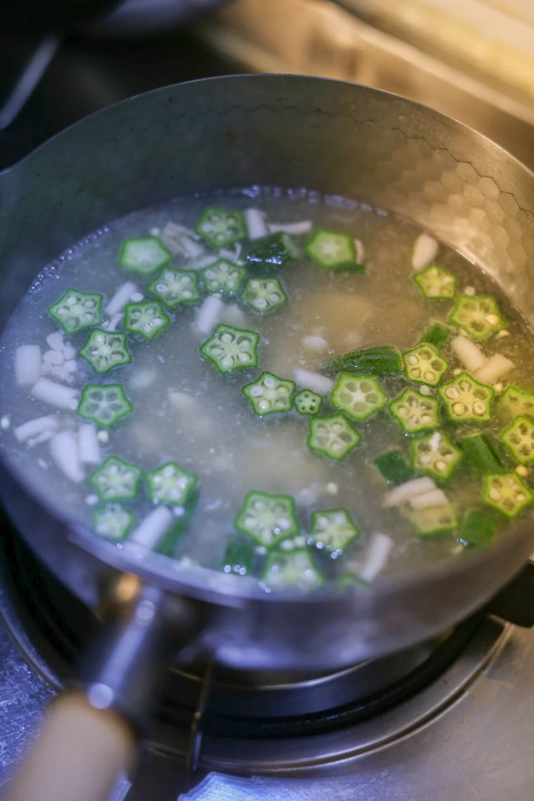 黄蚬子秋葵味增汤，清淡香甜，鲜到掉眉毛了