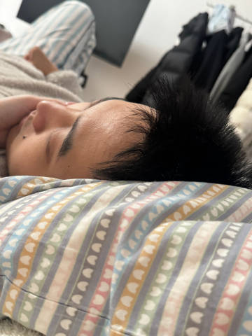 爱抚ing<br />让我给他弄手链我不弄 就抱着他脑袋在这呼啦<br...
