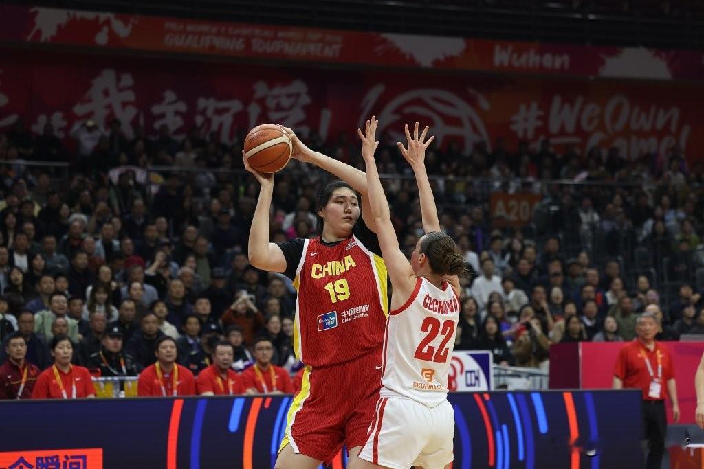 生死战！中国女篮 vs 捷克，这一场输不起

北京时间今晚20:30，德国柏林马克斯·施梅林体育馆，2026女篮世界杯D组，中国女篮迎战捷克女篮。

不是&34;力争&34;出线，是只许赢，不许输。

现实有多残酷？

D组首轮打完，四队同积1分，但排位全看净胜分：

美国 +33（基本锁小组第一）

意大利