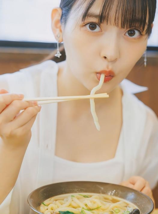 元气满满的一天从一碗热腾腾的拉面开始！🍜😋日系软妹，清纯可爱