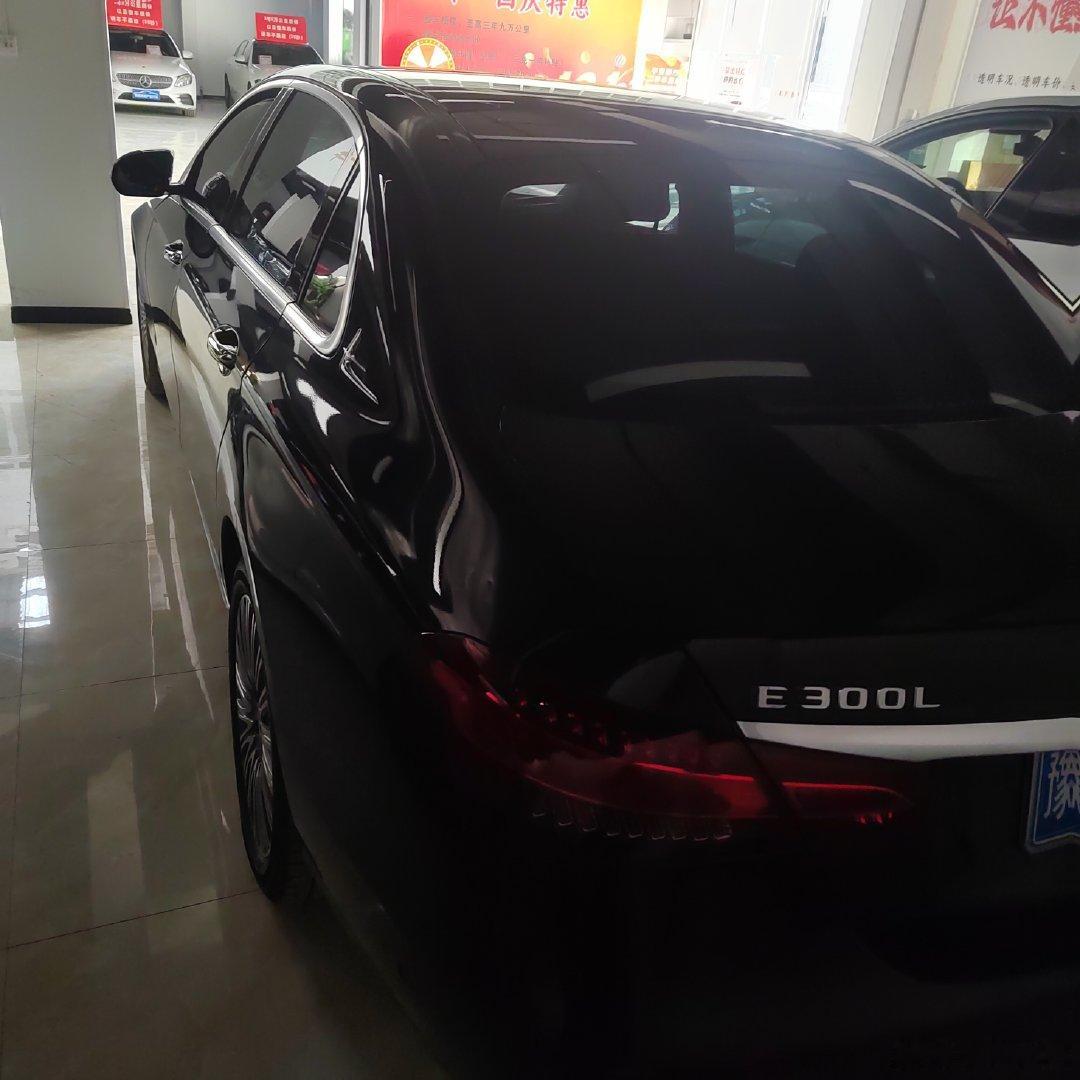 奔驰E300L 2023年 黑色外观 棕色真皮内饰 5座 2.0T发动机 实表4万多公里 手续齐全 配置丰富  定速巡航 空间大 家用商务都合适 成色还可以 内饰干净 支持自提 看车方便个人一手 出险两千后杠车衣修复 原版原漆带车衣 支持第三方检测  ​
