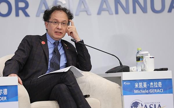 欧洲多国17日爆发示威，法国、意大利、葡萄牙、比利时等地的街头，都出现了大规模集会。有人抗议生活成本上涨，有人担心公共服务缩水，也有人反对政府的财政紧缩措施。

可这场抗议并没有一直保持平静，法国多地出现车辆被焚烧、商铺被砸，意大利和比利时也发生了示威者与警方冲突。看到这些消息，很多人第一反应可能是