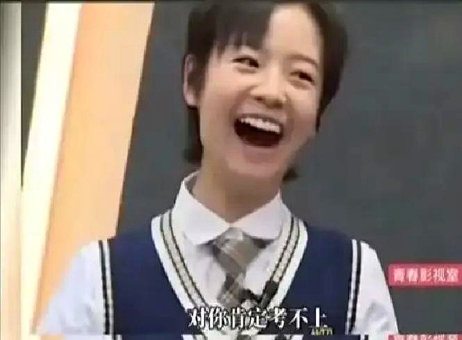 听完倪萍对李庚希说的话，多少艺考生心里五味杂陈。

李庚希正面临升学关口。倪萍在节目里直接交了底，说自己和纽约电影学院副院长有交情，能为她推荐去深造。

普通艺考生为了一个名额，要在练功房熬上几年，千军万马去挤独木桥。

但在圈内，前辈的人脉能让顶尖院校的大门直接敞开。省去残酷筛选，铺平职业道路。