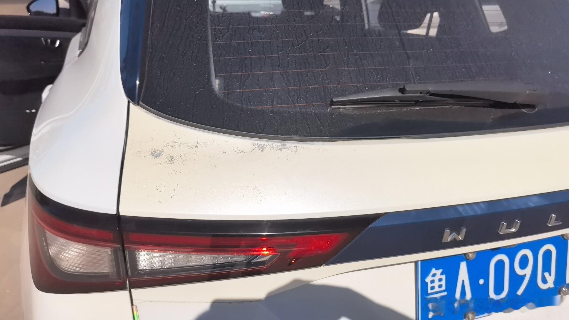 五菱星辰22年10月份的车现在掉色严重，售后告诉需要花钱修，客服也说过保了，就这么搪塞过去了，都掉一样也行啊，这个怕不是拼装的吧​