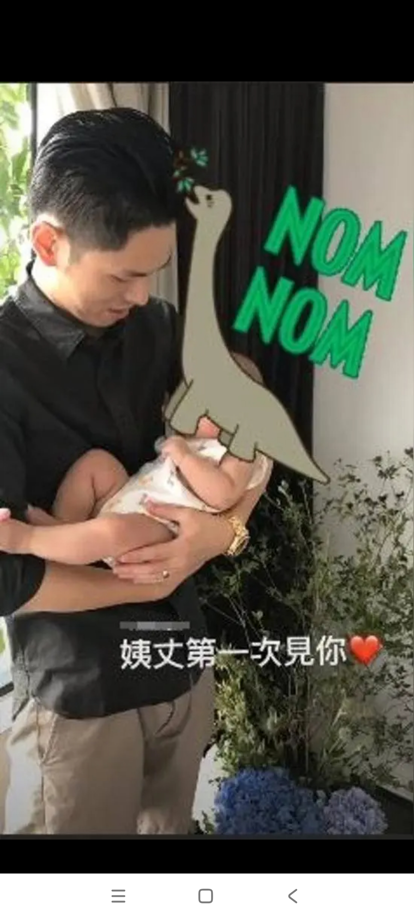 谁能想到，一向自带大哥气场的余文乐，在综艺里居然做起了队内最小的“忙内”？《披荆斩棘2026》里这波身份反差，戳中了不少观众笑点。
 
45岁的余文乐加入小沈阳所在的部落，在一众哥哥当中，他成了全队年纪最小的忙内。往日里习惯扮演成熟大哥，这一次角色彻底调转过来。
 
队友郭晓东直接打趣，开口喊他“宝