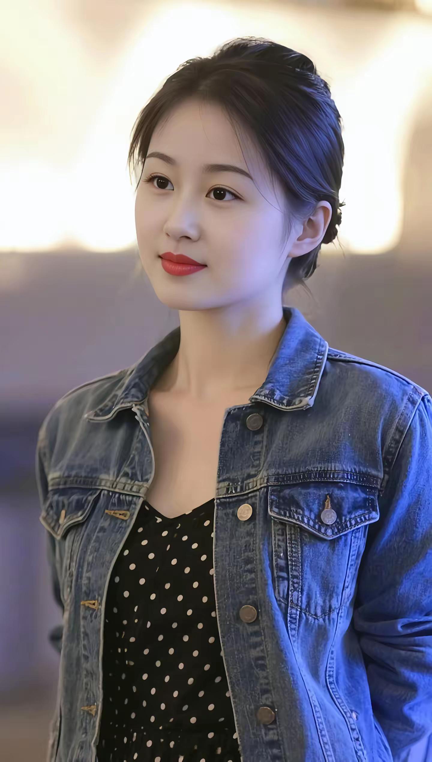 当你纠结的时候，会瞬间被点醒。  爱还是不爱时，不爱； 去还是不去时...