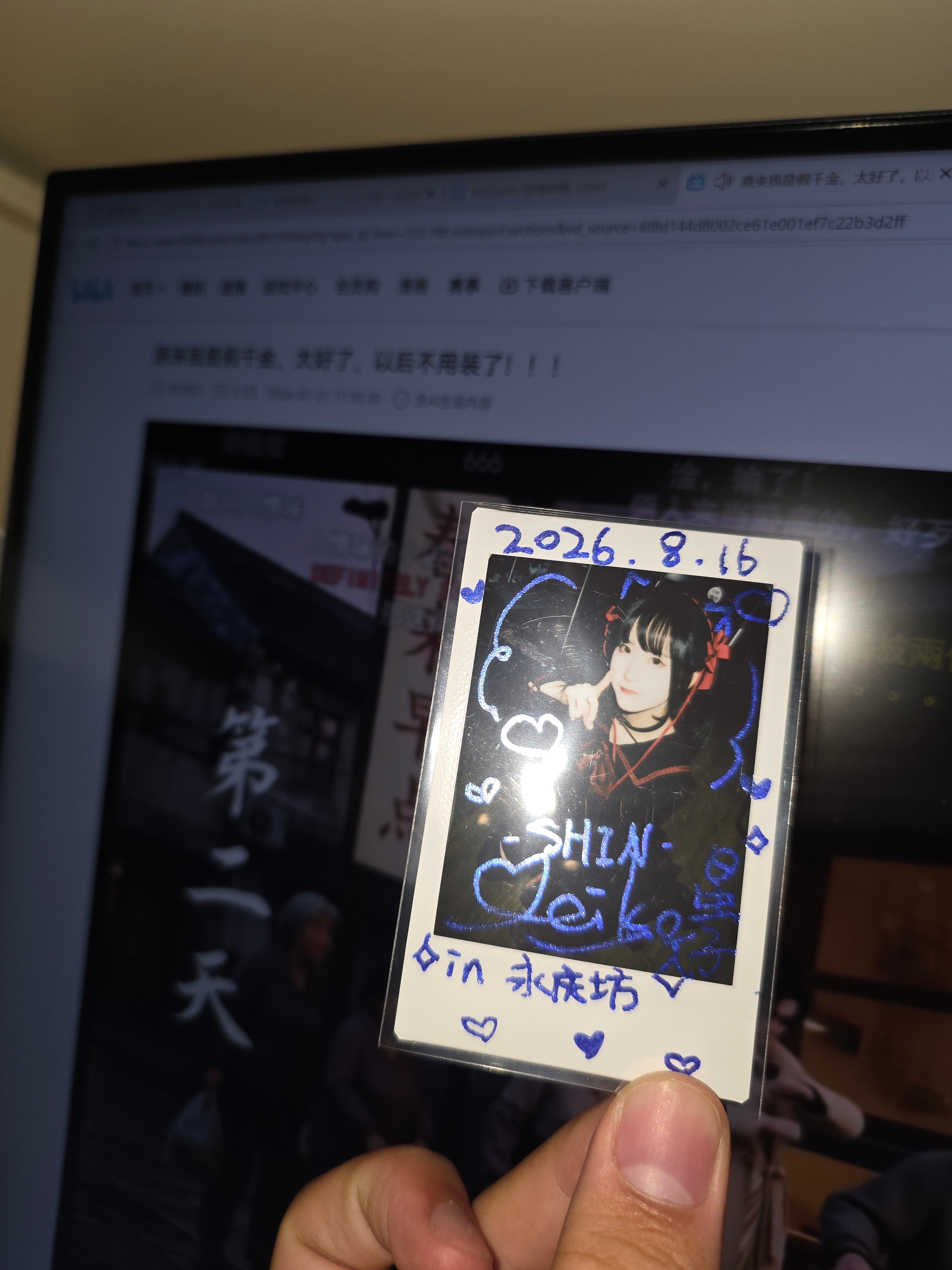 星期二但是久违地请吃炸鸡！然后喝完请喝苹果美式解腻x 
然后吃饱喝足来上工[柯基]
然后下班回家看最近沉迷上的解压ai短剧！需要时随便搜一个标题厉害的看一个小时用于放空大脑✊️和去年逛的冬木大桥和远坂凛家门口（晚上去找的进不去[柯基]好像白天开放也要门票）今年十一月应 ​