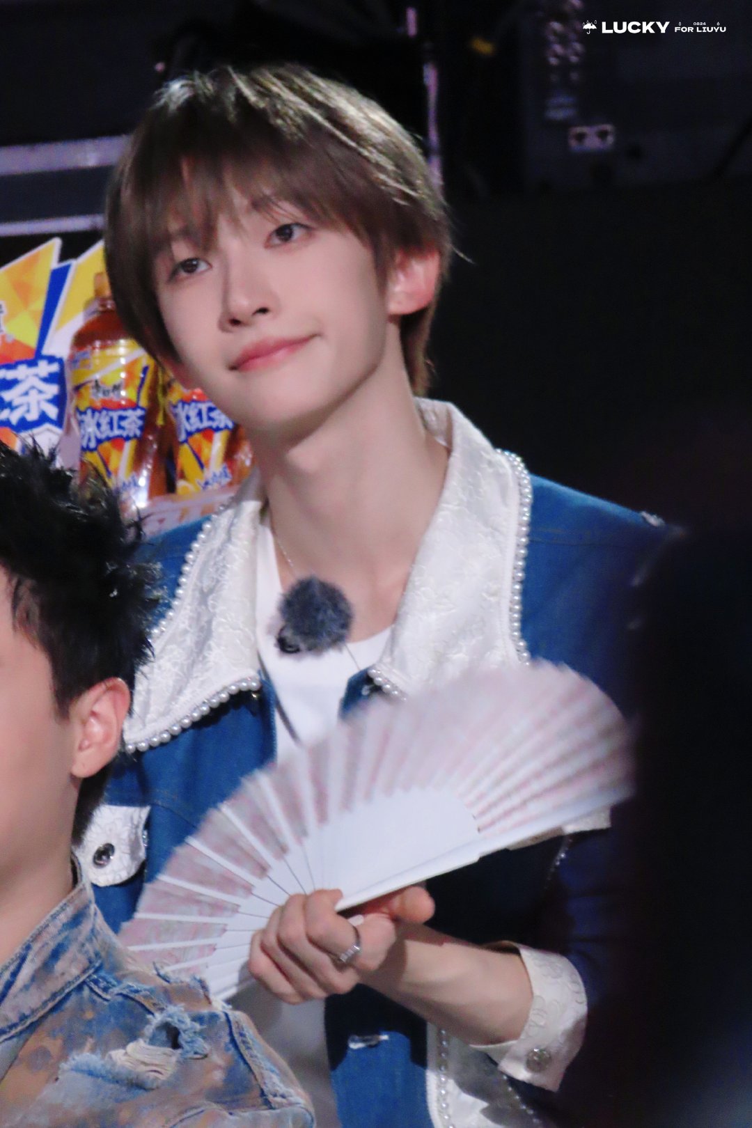 #刘宇# ly #刘宇2026宇宙诗人巡演# 

本来是想找视频剪辑的，翻到24年闪夏的小宇，萌鼠了[抱一抱][抱一抱]可惜当时带的设备不够高清

​