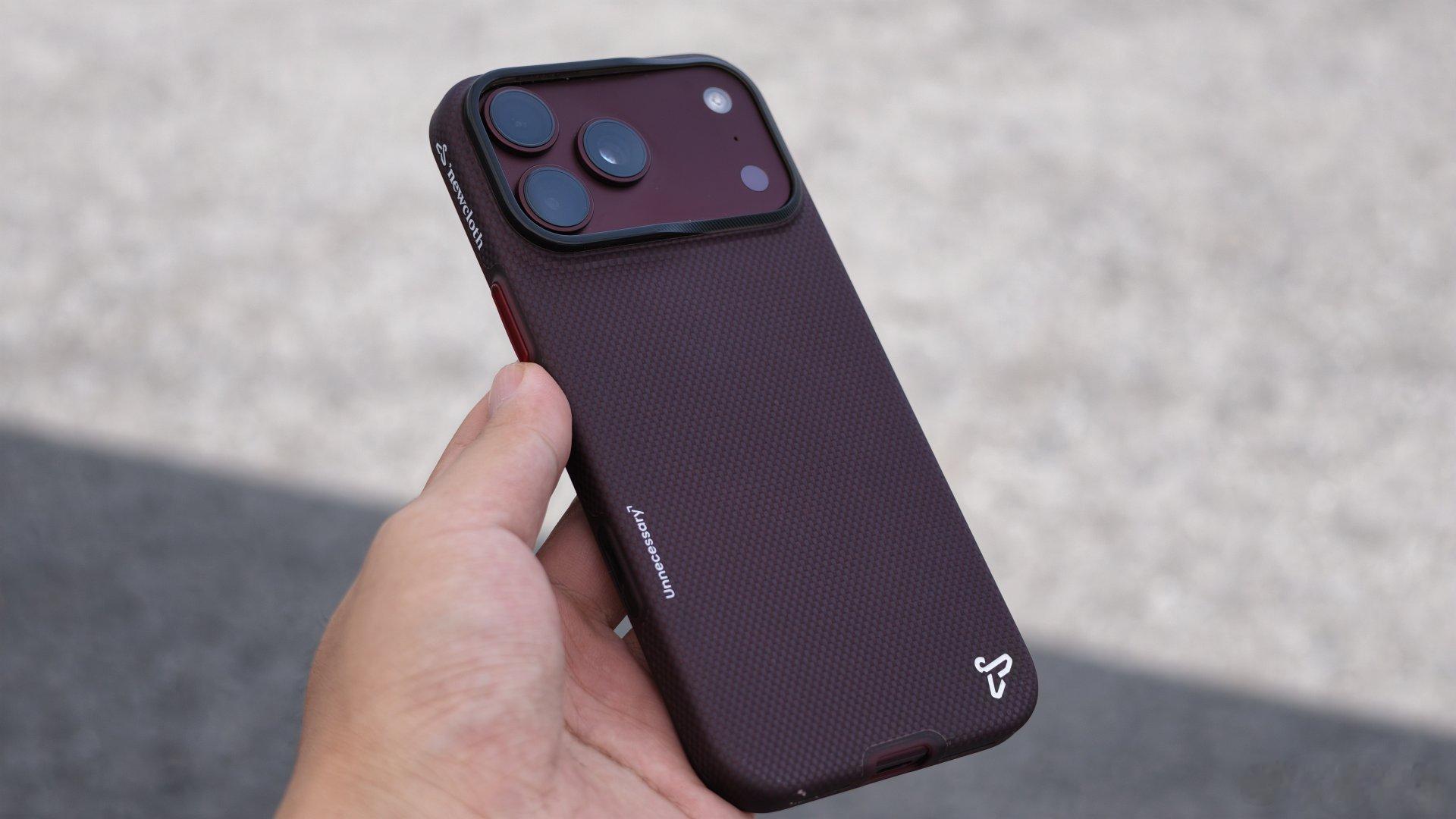 iPhone 18 Pro Max首摔（带壳版）  ​
