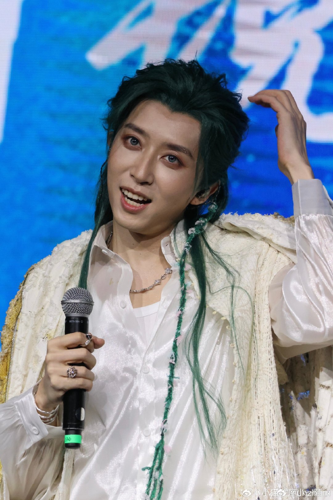 #演员刘畅[超话]##陪你从刘畅到4k##演员刘畅# 
图片虽然有点暗但还是非常好看哥哥依旧是那么的帅气
​
