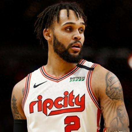 《场均8分狂赚6400万天价 雄鹿特伦特诡异续约 NBA彻查幕后协议》...