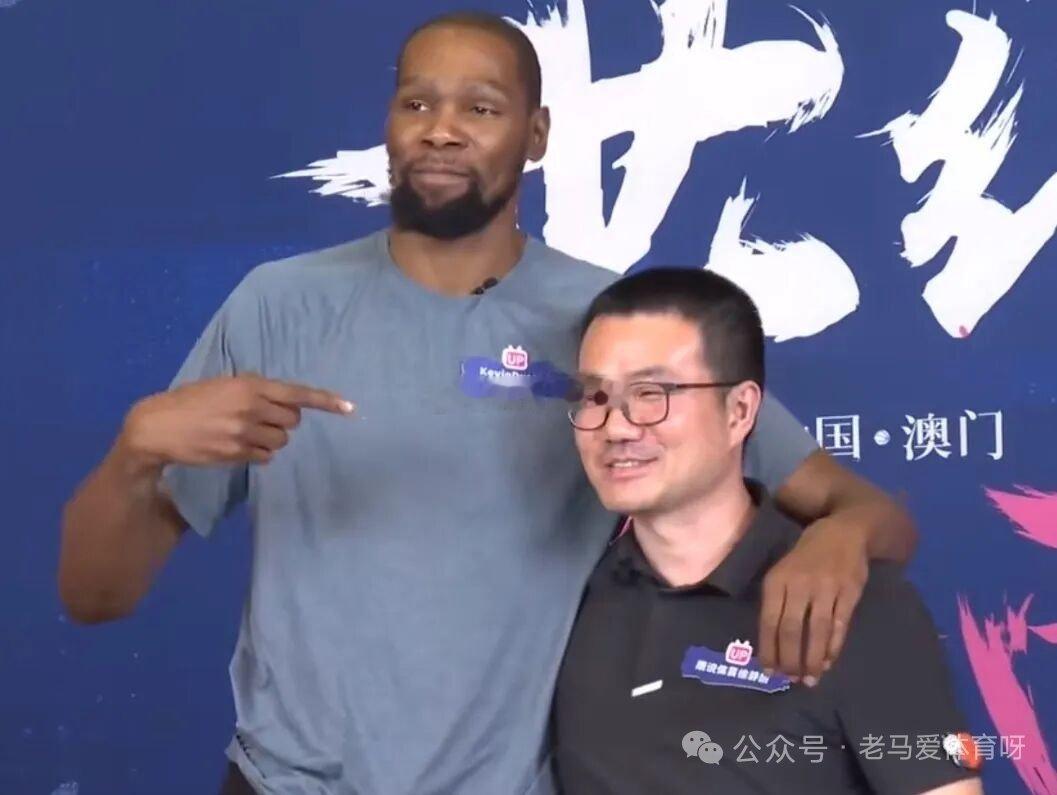 #杜兰特与徐静雨世纪大和解#老1.5真正的意思是：高于二当家，次于绝对核心，是独一无二、无法被简单定义的超级球星。这不是黑，这是徐静雨当年为杜兰特打的抱不平。 ​