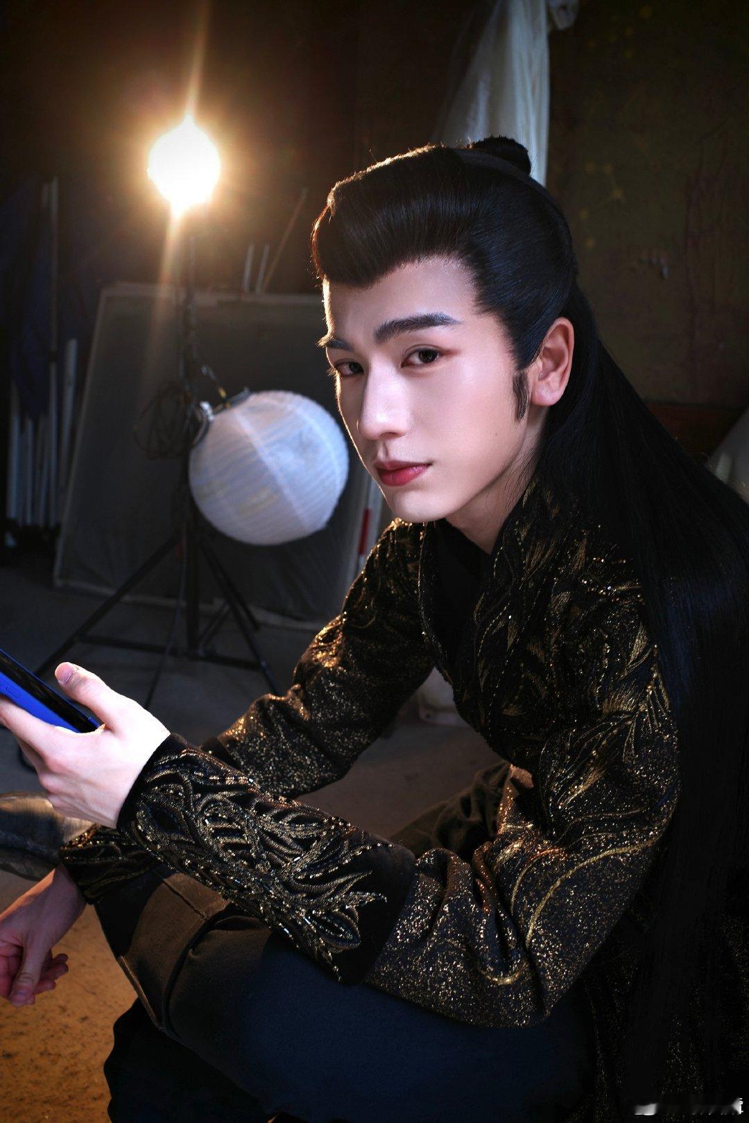 zlh#张凌赫裴文宣# zlh#网传胡歌张凌赫湾区升明月主持人# 

随着经济的繁荣 with the booming of the economy

​