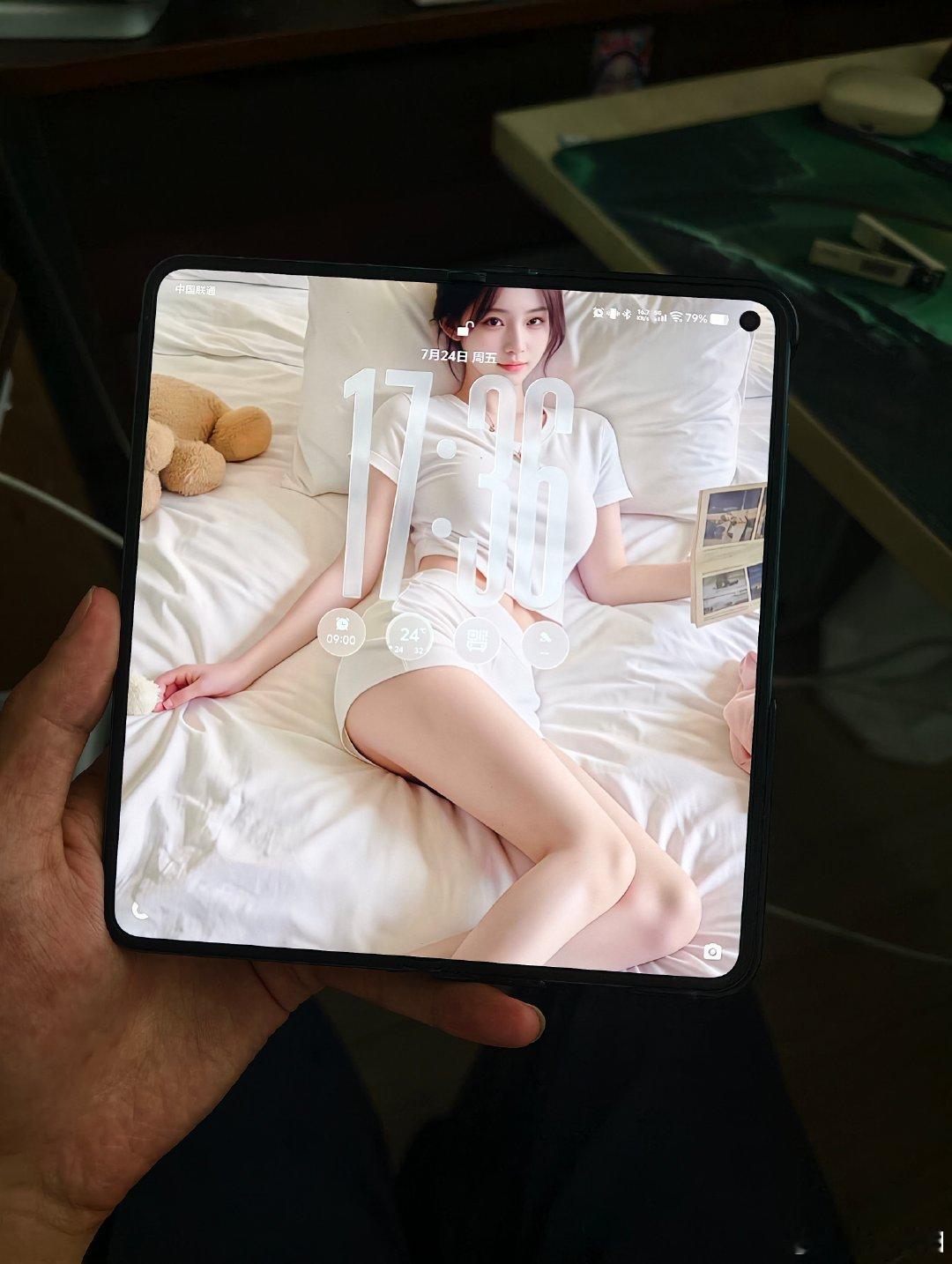 可能，大概，也许，我想vivoXFold6是买了最不会亏的折叠屏手机了吧？入手这么多天了使用没有特别踩雷的点。尤其是拿它看视频，这大屏适配的是真的强啊，上半部分看剧，下边照样能刷小红书抖音什么的。
#vivo[超话]##vivoxfold6# ​