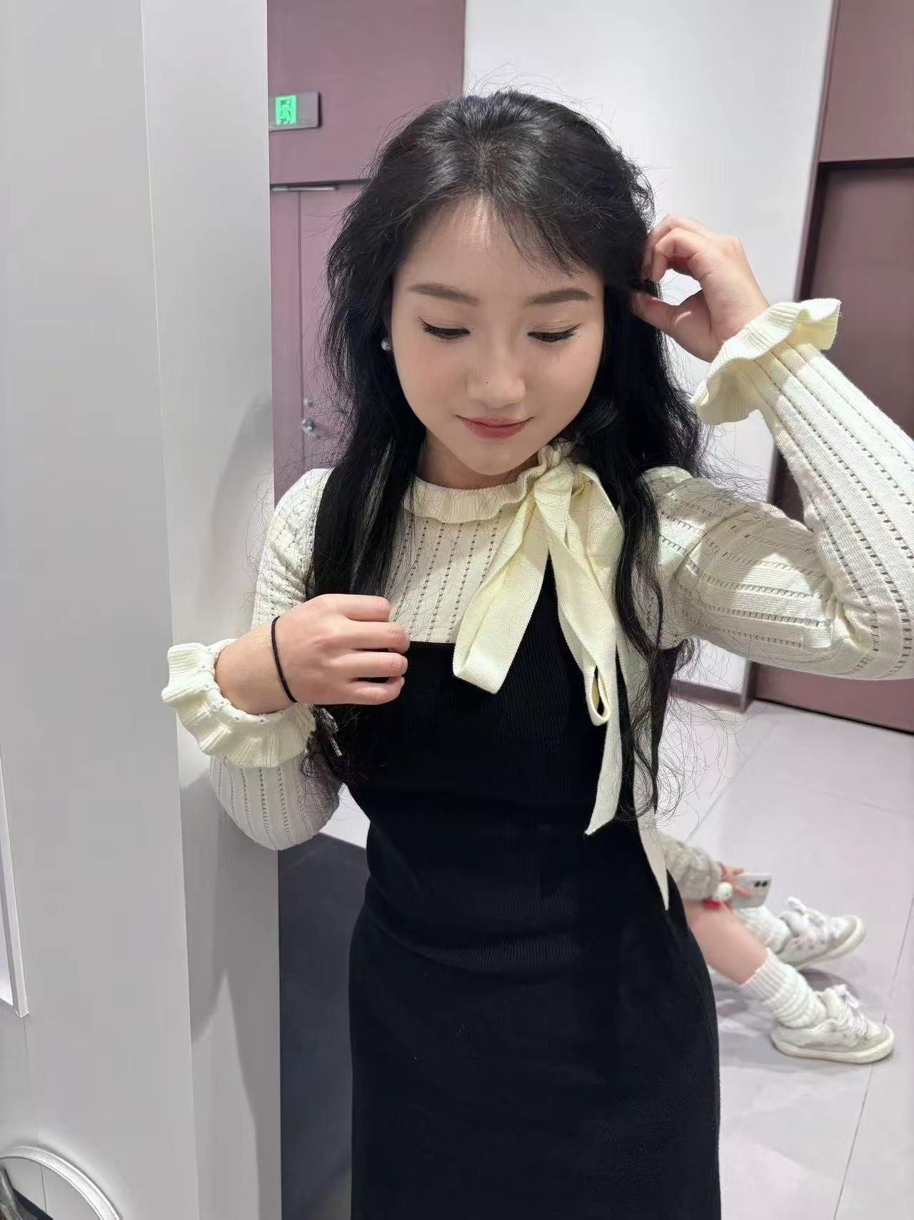 <p>甜美女孩 <!--{img:0}--><!--{img:1}--...