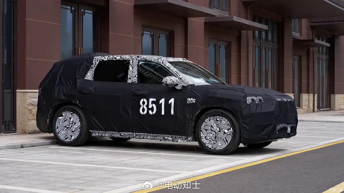 极氪8X的高清谍照，配上的假想图品鉴一下，感觉不输9X的劲儿[doge...