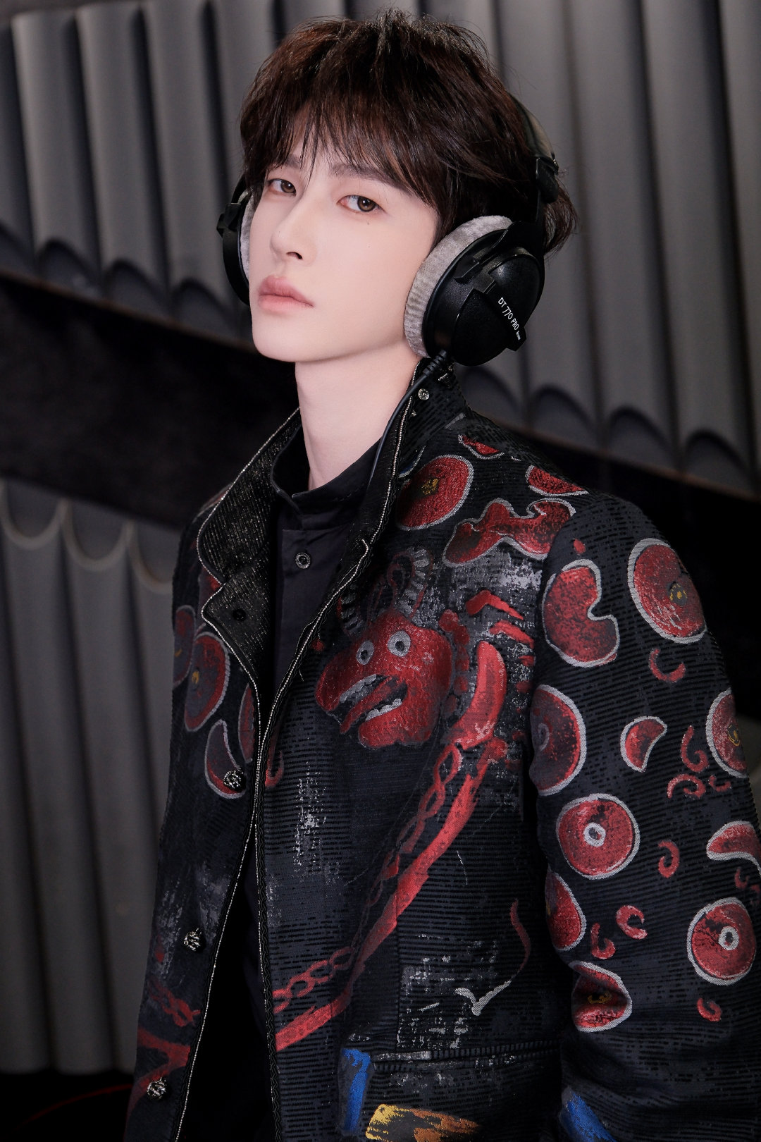 #刘宇献唱斗破苍穹年番4片尾曲# 
「远不止你我」录音棚花絮掉落🎧 #斗破苍穹年番回归# ​