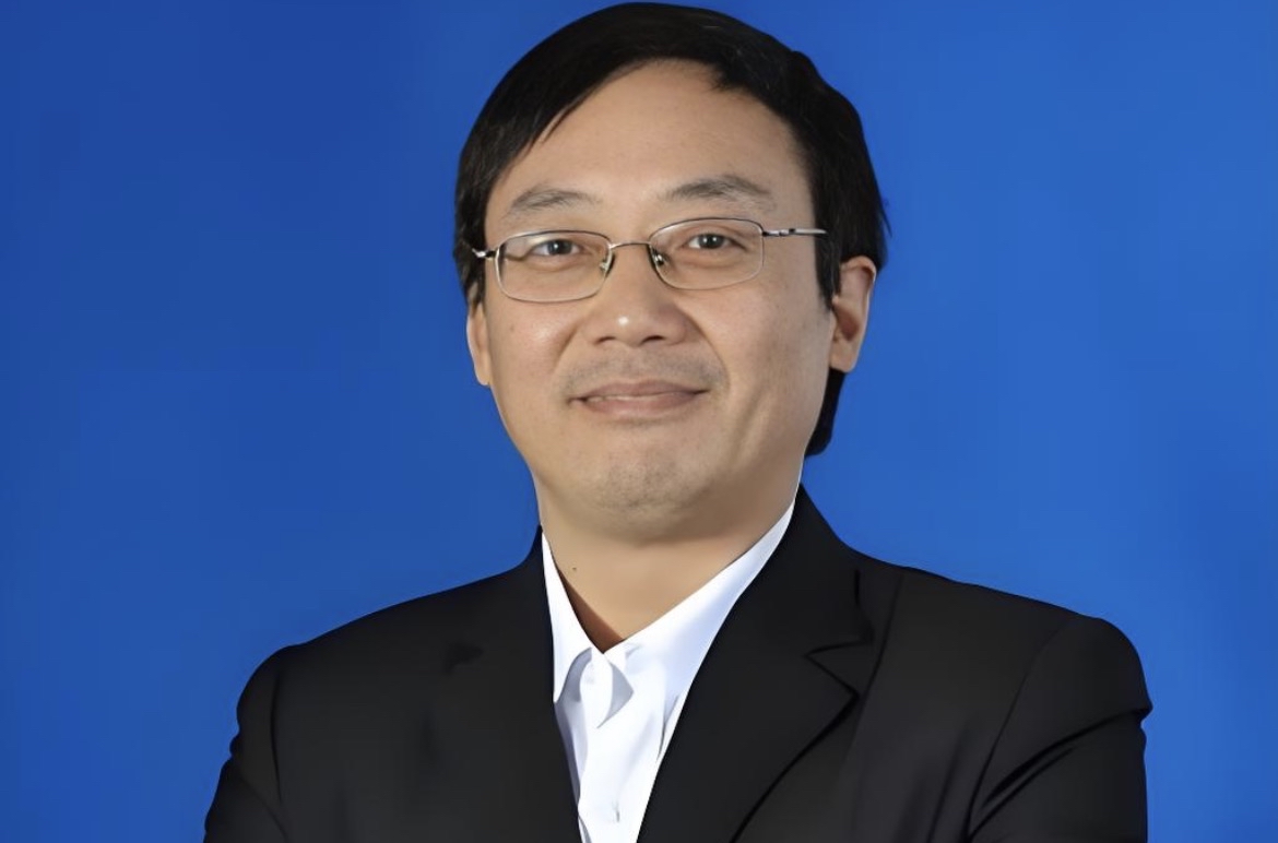 他说得对不对？部分对。我们的英语教育确实有病——应试导向，十几年学下来还是“哑巴英语”，对多数人来说投入产出比确实低。

但“取消主科”这个药方，是拿大刀砍蚊子，病没治好，先把房子拆了。