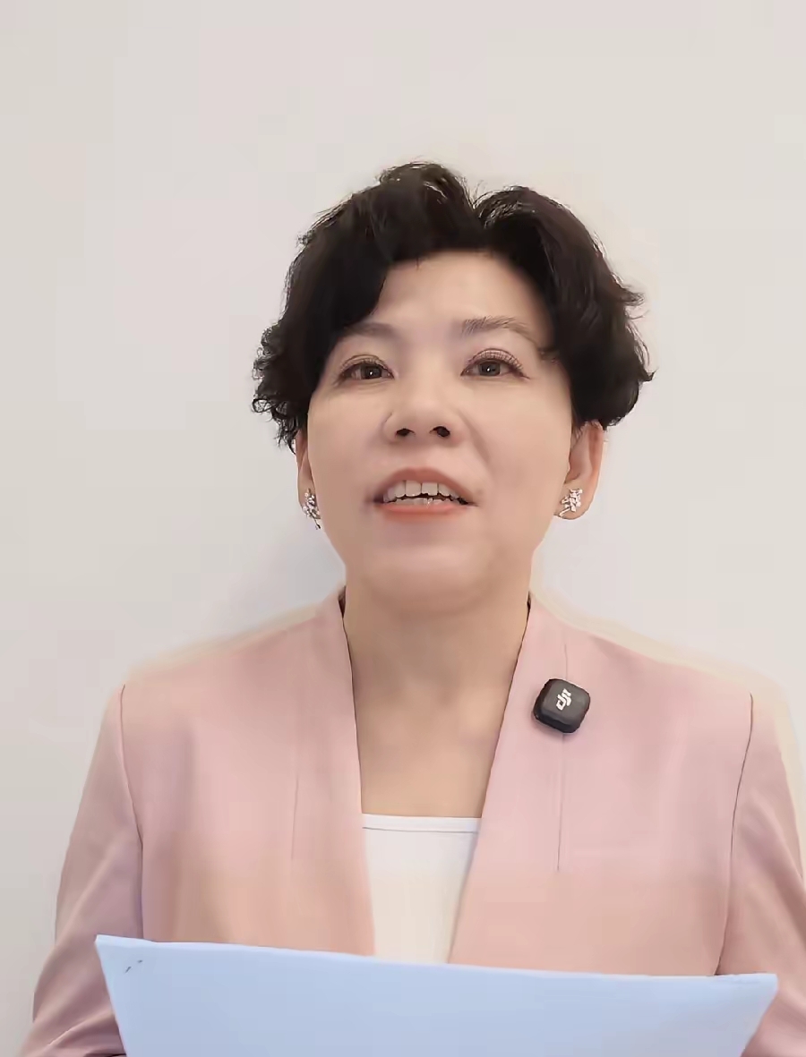 邓亚萍说“排兵太凶”！王楚钦叹“没有厉害大哥”！球迷问：厉害大哥去哪了？
 
名古屋亚运男团决赛，国乒不敌日本丢金，一夜引爆全网！邓亚萍点评：排兵太凶！王楚钦几无容错空间！
 
此时，回想大头那句“时代不一样了，没有厉害大哥了”，无数球迷黯然神伤：厉害大哥去哪了？

以老带新，一直是国乒优良传统。以
