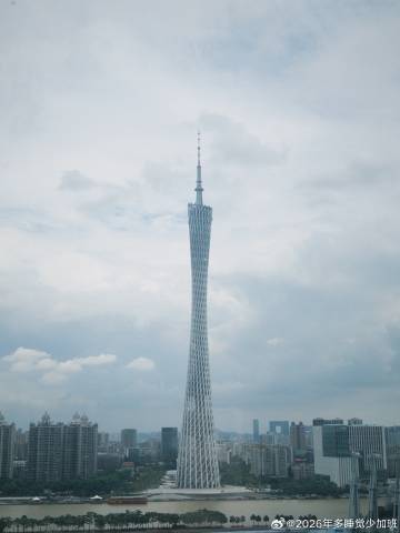 小时候来天河玩，看到中信大厦时大人们说好好读书，以后争取进里面工作。<...