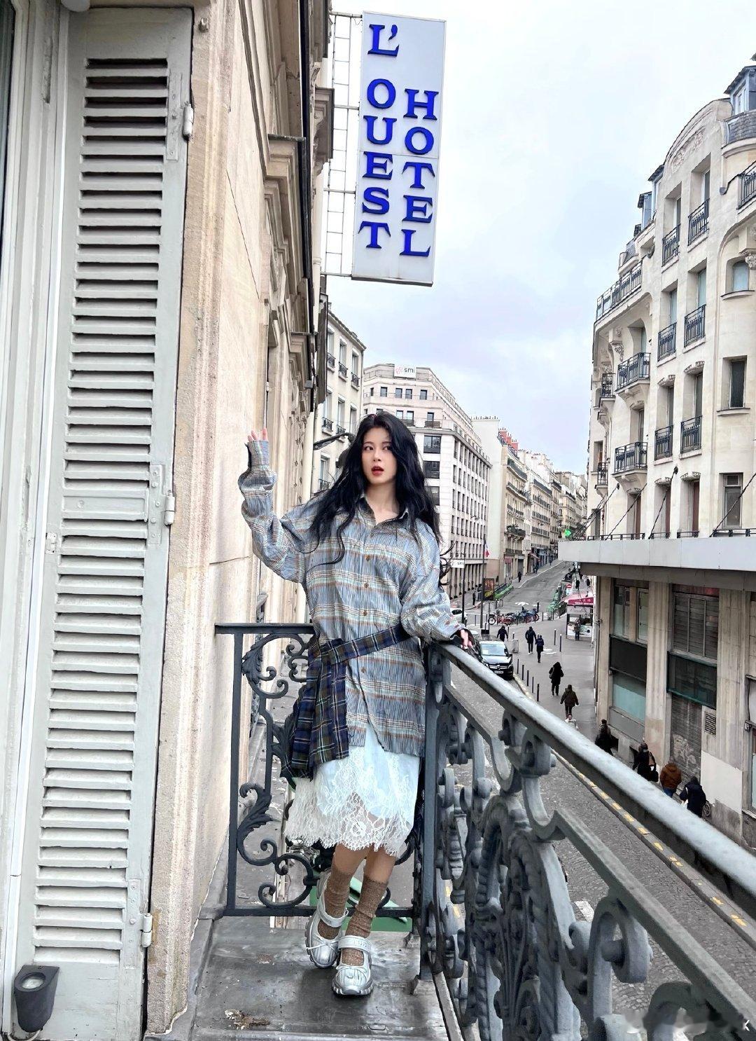 #赵昭仪[超话]#zzy#赵昭仪严馥之# 

你是我脱落的一片叶子 遇见你四叶草的幸运应验了 只剩下了幸福 ＞𖥦＜ ​

​