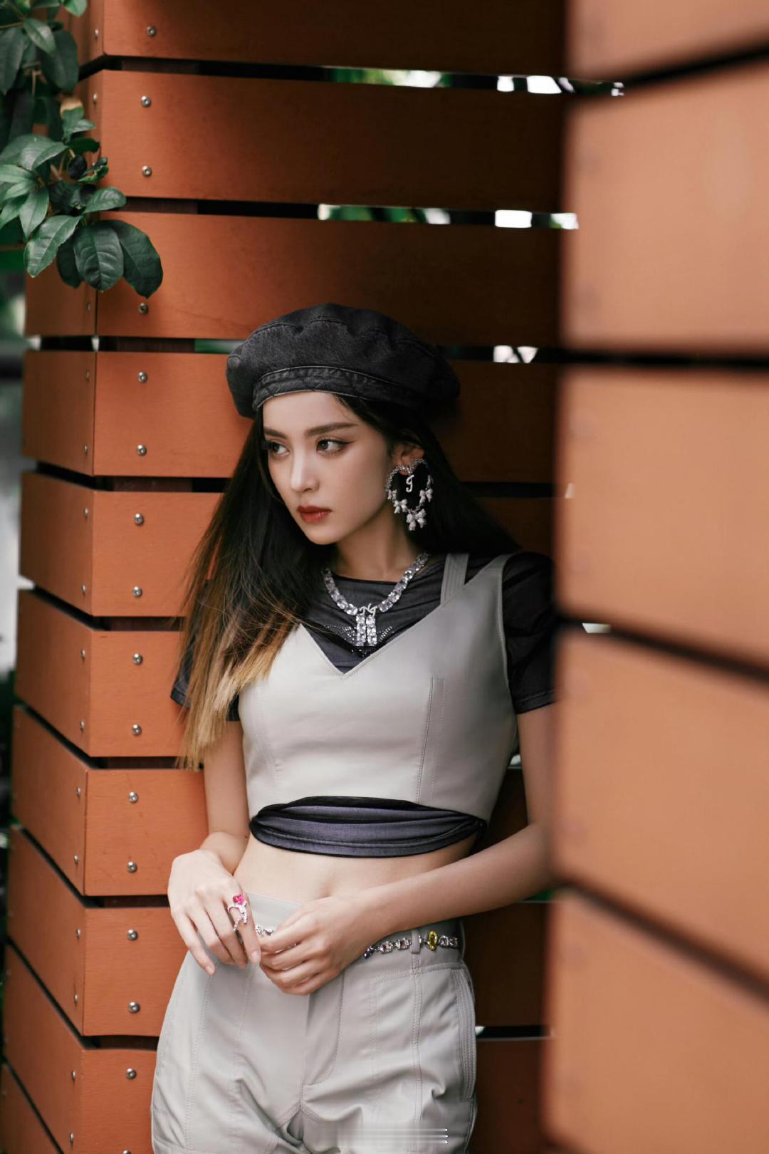 辣妹娜扎 ​
