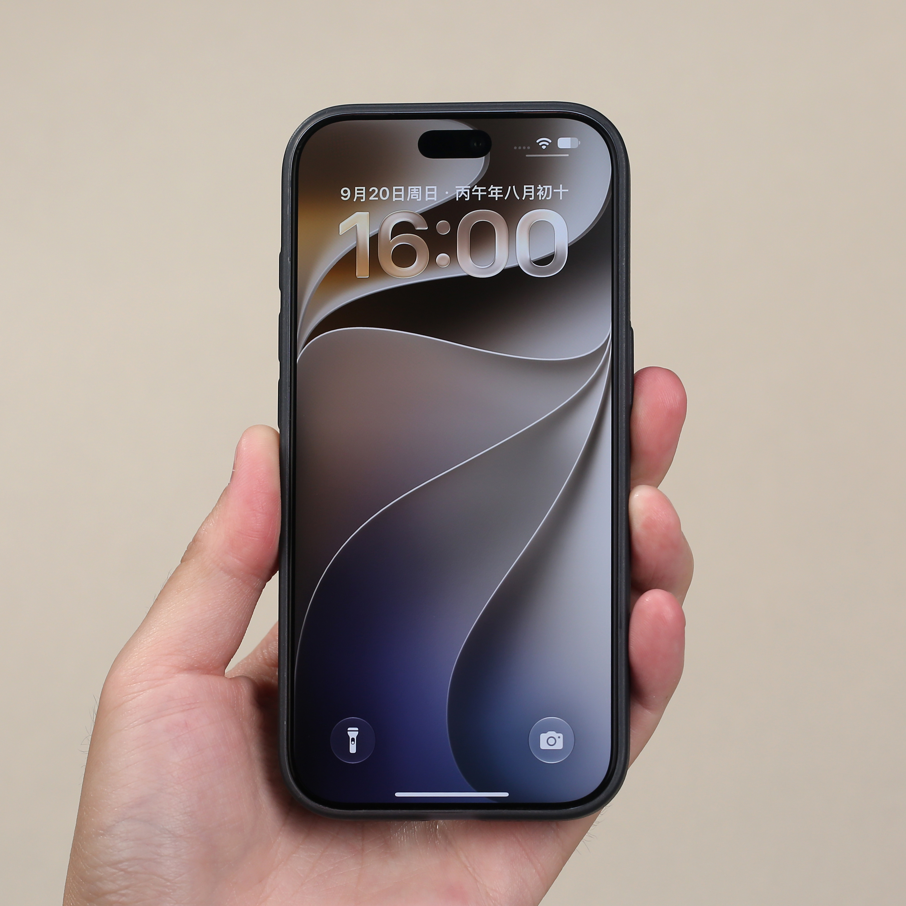 iPhone17Pro /17ProMax ，iPhone18Pro/18ProMax，Air 的见峰1:1大弧度热弯玻璃 AR 膜，口碑超好[嘻嘻]
贴上就会感叹它的覆盖度，还有侧边弧度。
这张膜即便不带壳，盘起来依然很丝滑。

Pura X View 要做的见峰1:1，也会是这样的效果，当初苹果见峰1:1可是搞了大半年，一点点优化，一步步完善，终成经 ​