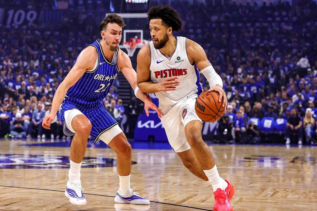 活塞这场像是自缚：首节刚打四分钟就7次失误，被魔术主场一波19-7打懵...