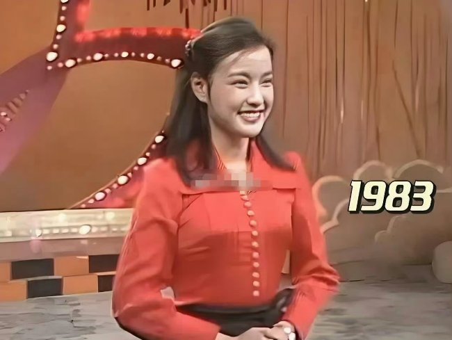 刘晓庆为了证明自己身材没变，穿上了47年前的服装 ​