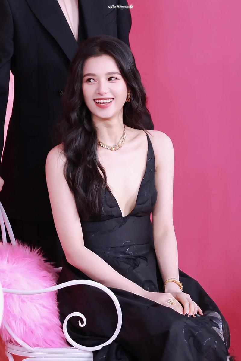 #张婧仪[超话]#  
每次看到你被黑粉攻击，心里都很难受。 
但你总是云淡风轻地翻篇，专注于自己的工作。 
这种心态值得所有人学习。 
#张婧仪心态##拒绝网络暴力# ​