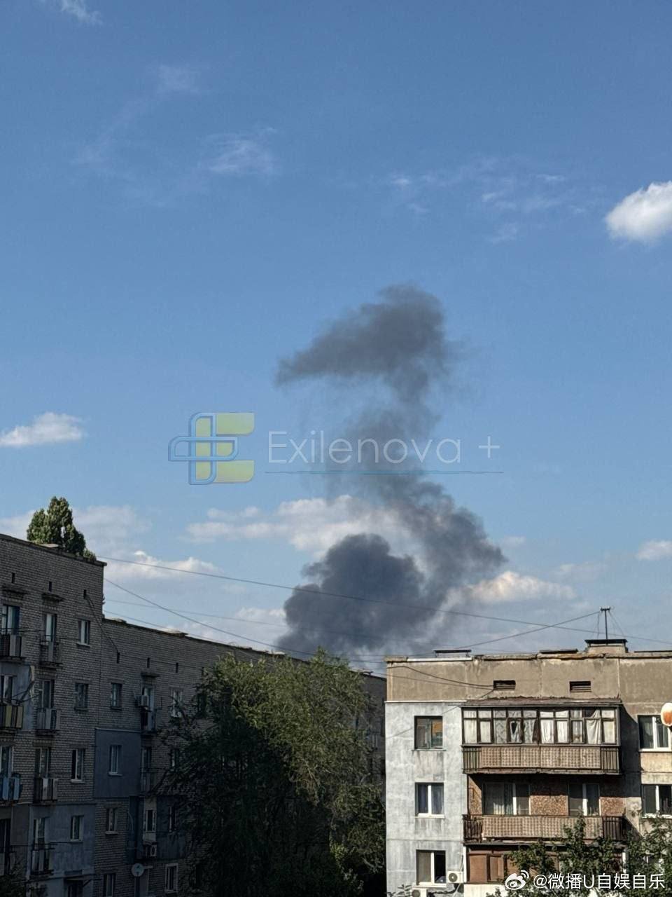 乌克兰攻击型无人机袭击了卢甘斯克地区、靠近阿尔切夫斯克的卡尔帕蒂（Karpaty）。数次爆炸后，该地区上空升起一股烟柱。
#俄罗斯称有权使用核武器##普京称欧洲军队入乌等于同俄开战##普京说希望结束战争# ​